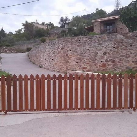 Luxury House In The Hills Guest House Спарти Екстериор снимка