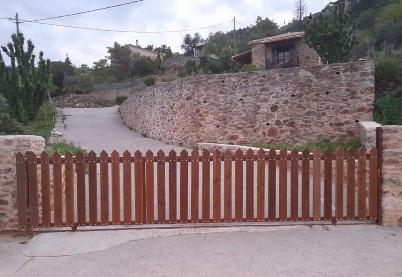 Luxury House In The Hills Guest House Спарти Екстериор снимка
