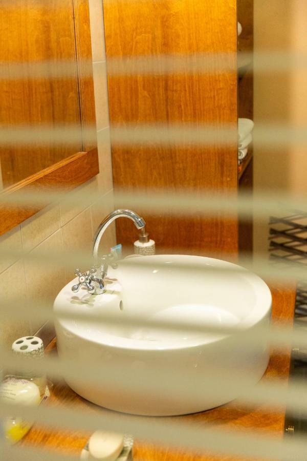Luxury House In The Hills Guest House Спарти Екстериор снимка