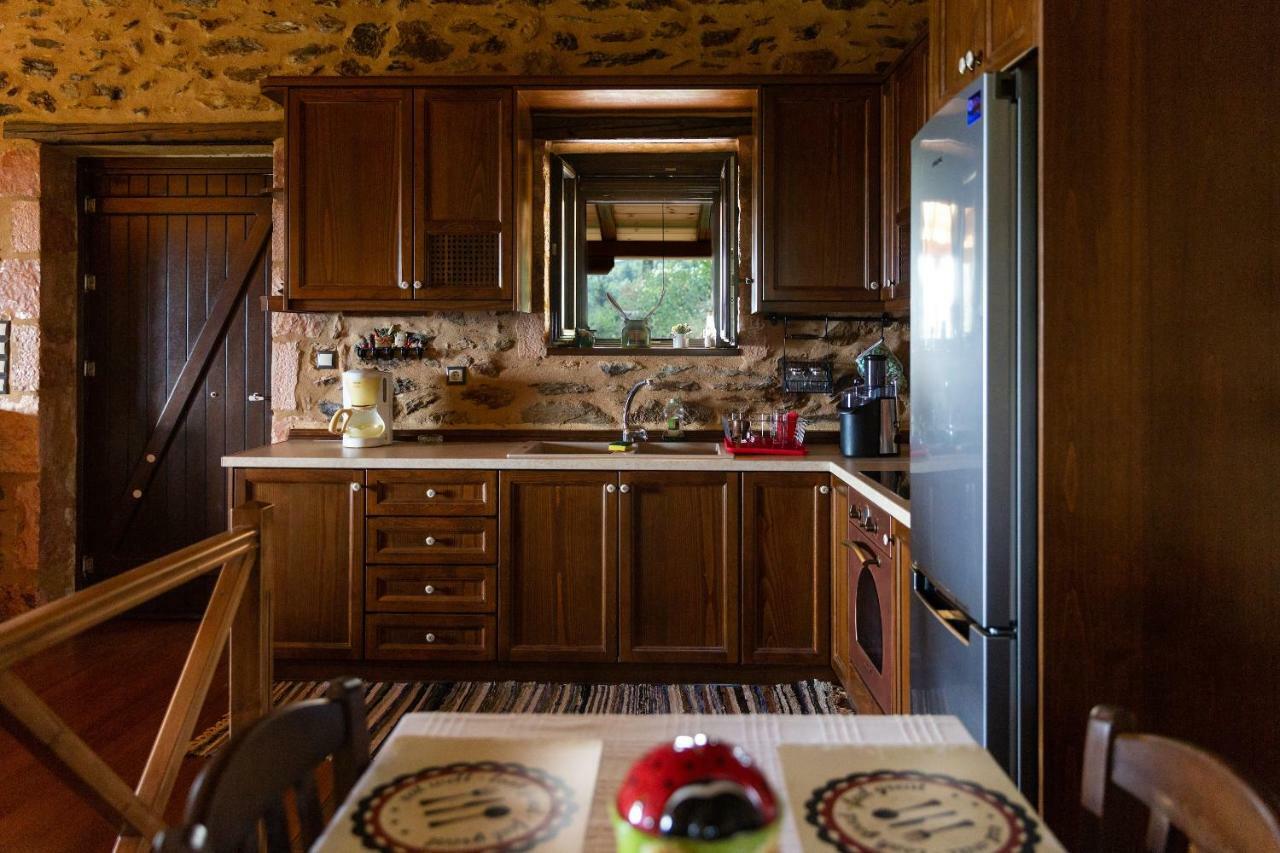 Luxury House In The Hills Guest House Спарти Екстериор снимка