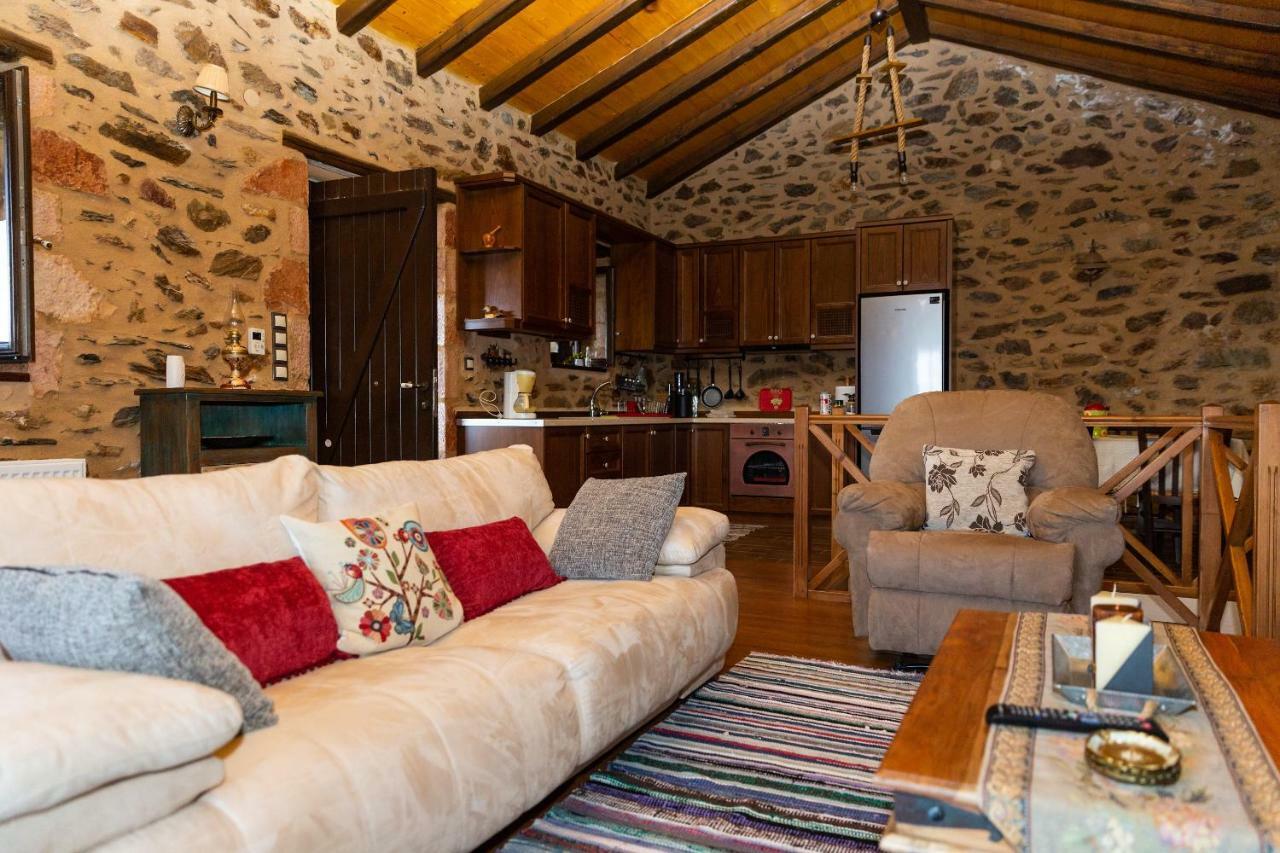 Luxury House In The Hills Guest House Спарти Екстериор снимка