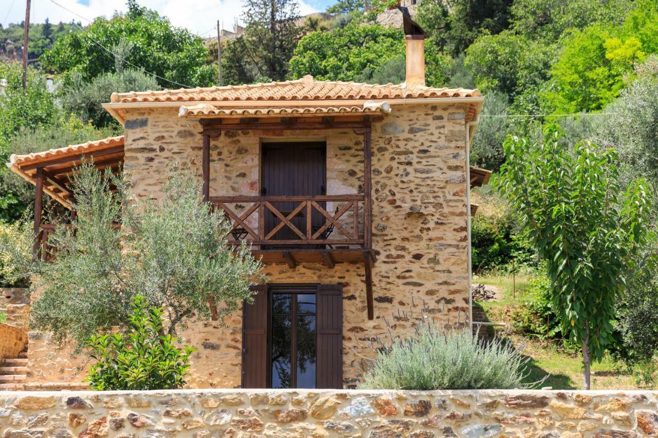 Luxury House In The Hills Guest House Спарти Екстериор снимка